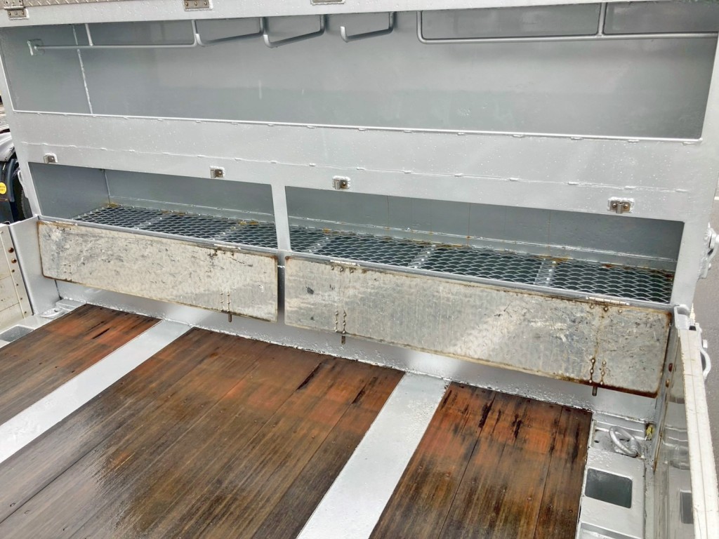 下段の物入れの状態です。(下段は二段になっており両サイドからも物の出し入れができます)|東邦 TE36H5N3Sの写真16