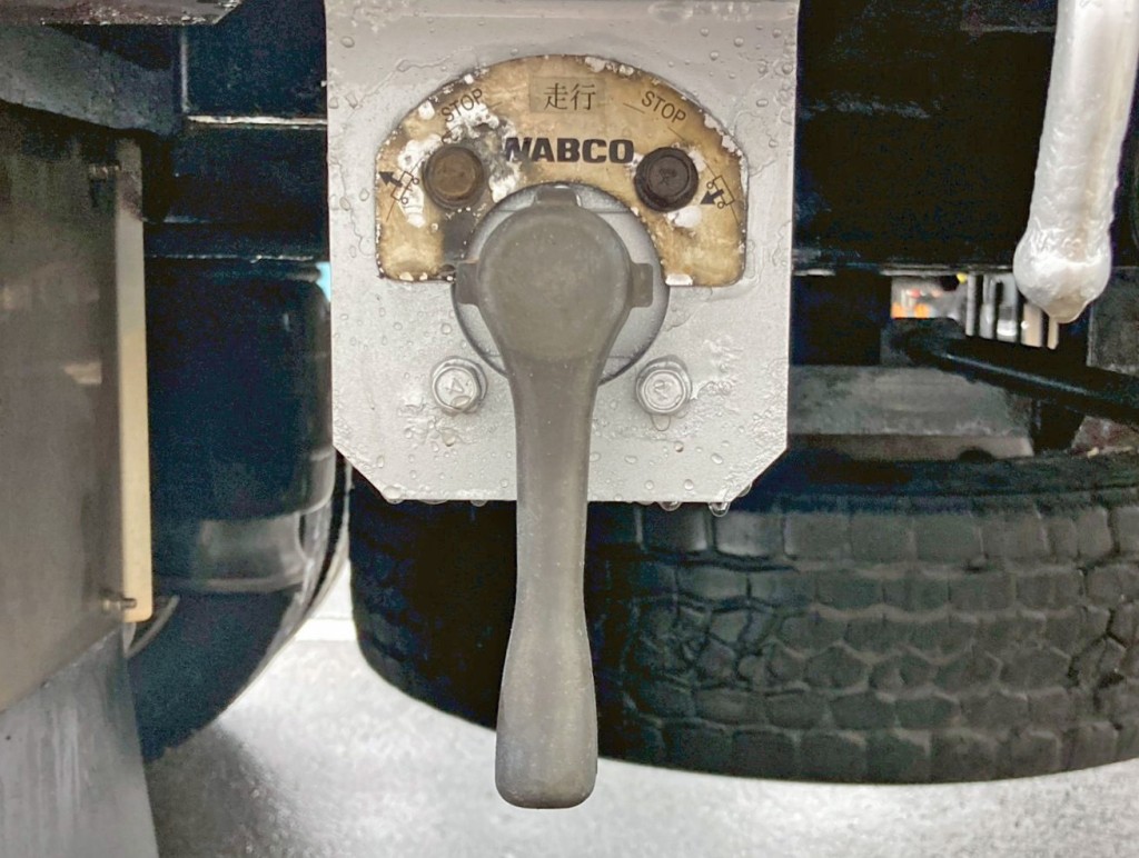 エアサスの昇降レバーです。|東邦 TE36H5N3Sの写真30