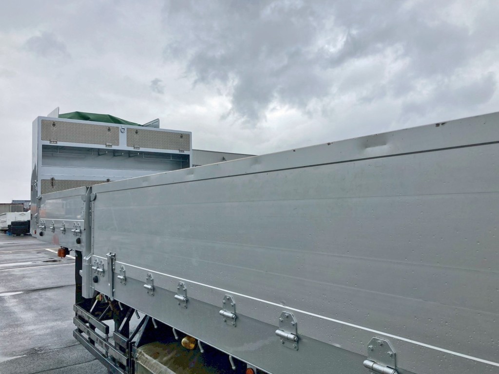 助手席側アオリ中央上部にヘコミがあります。|東邦 TE36H5N3Sの写真33