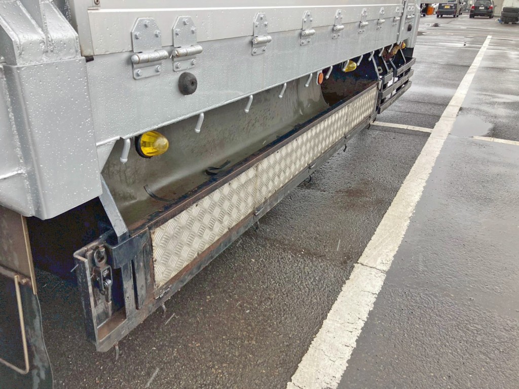 運転席側にりん木入れが付いています。|東邦 TE36H5N3Sの写真36