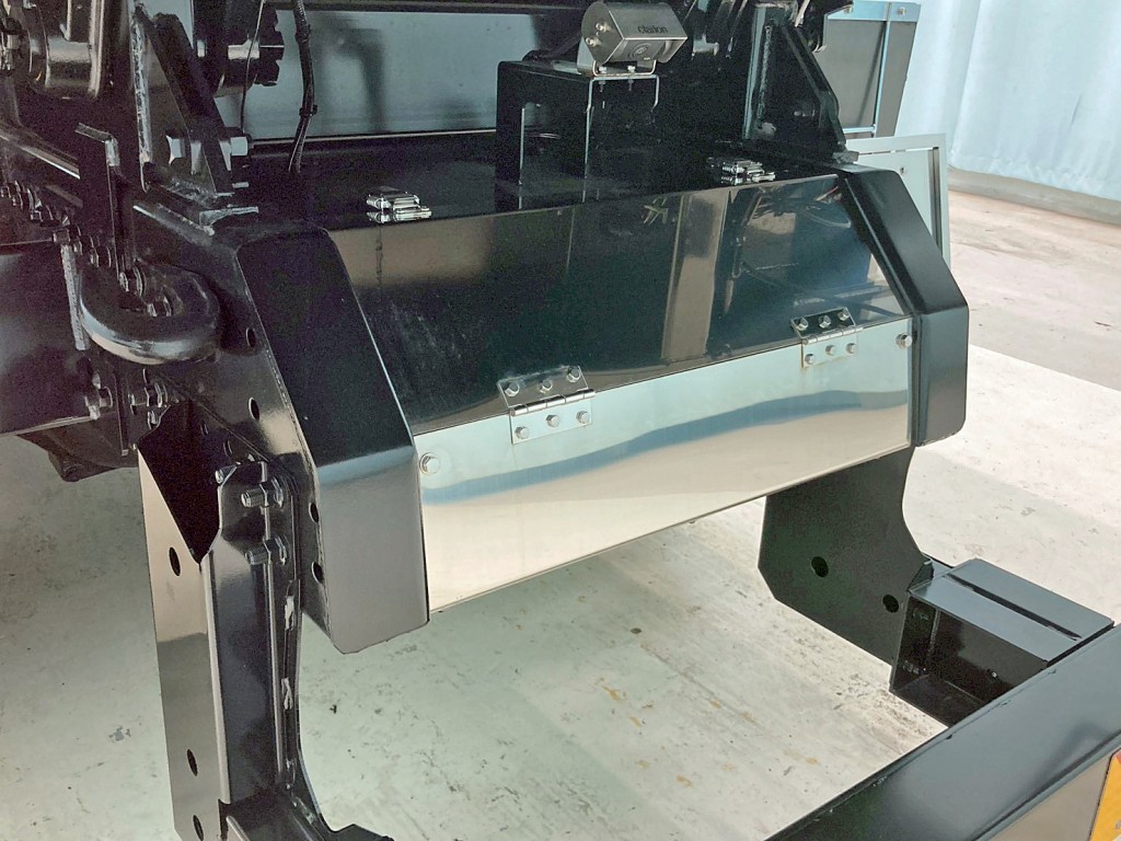 リヤにフタがステンの物入れが付いています。|日野 プロフィア 2DG-FS1AJEの写真19