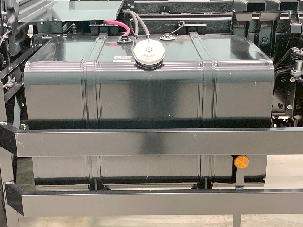 燃料タンクは300Lです。|日野 プロフィア 2DG-FS1AJEの写真21