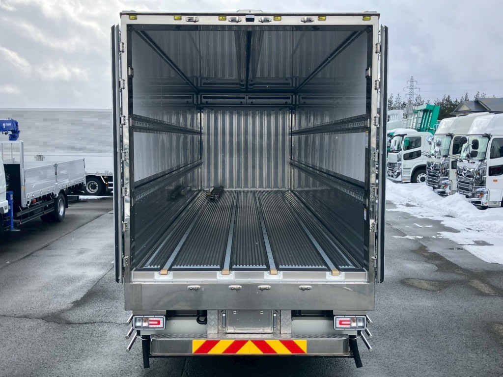 門口周りはステンレス製です。|日野 プロフィア 2DG-FW1AHCの写真9