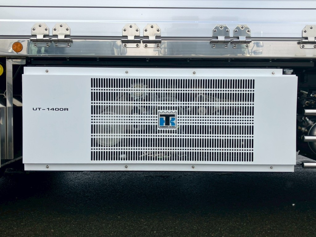 冷凍機はサブエンジン式です。|日野 プロフィア 2DG-FW1AHCの写真15