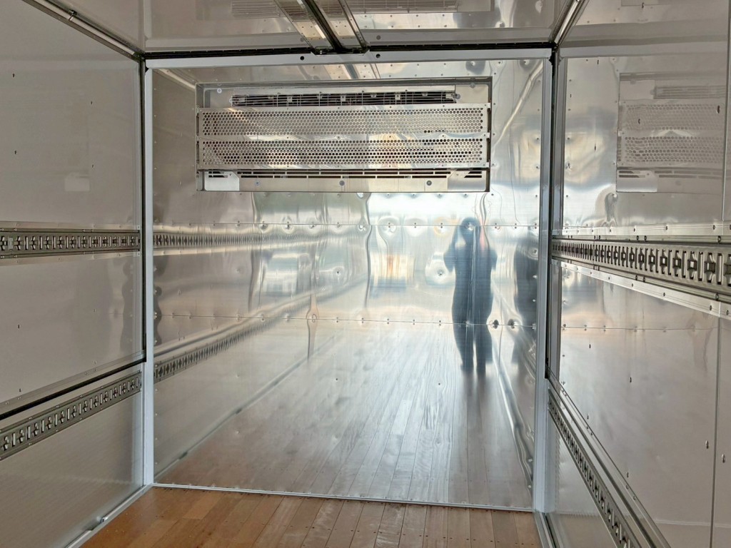 冷凍機の吹き出し口です。(プロテクターにステンが張られています。|日野 プロフィア 2DG-FW1AHCの写真13