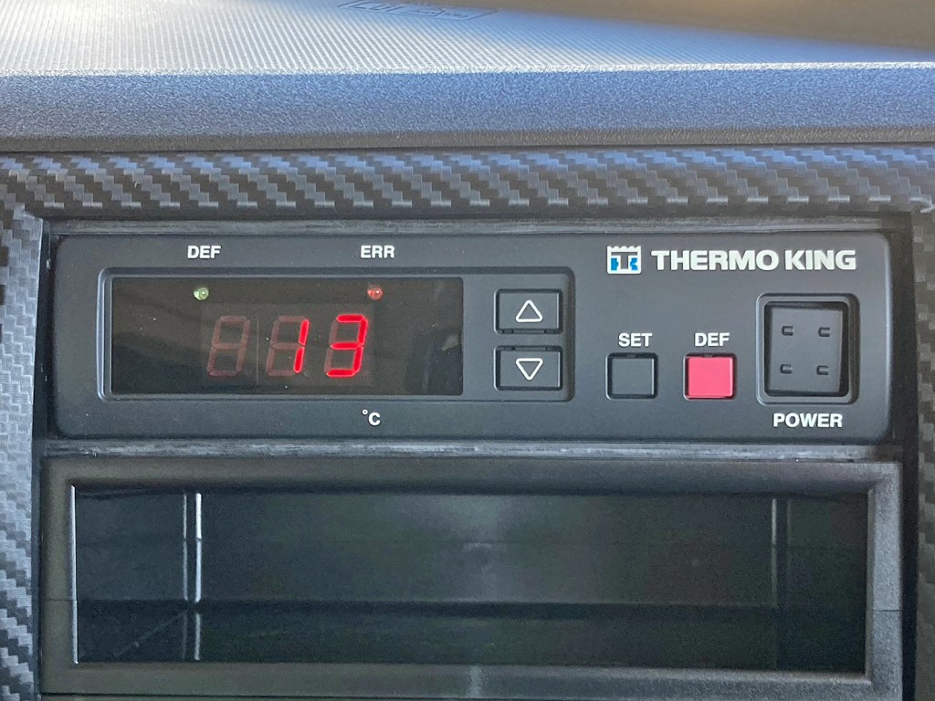 冷凍機は、-5℃設定(中温仕様) 22℃スタート 2Hで＋13℃確認済みです。|日野 プロフィア 2DG-FW1AHCの写真25
