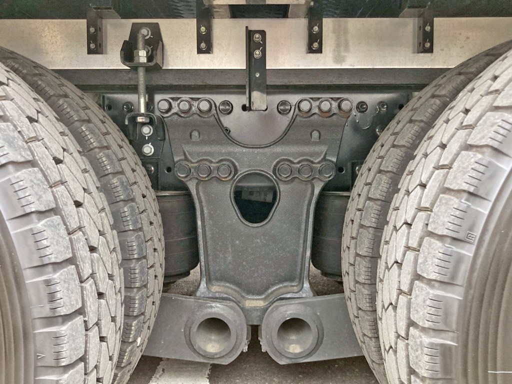 エアサスです。|日野 プロフィア 2DG-FW1AHCの写真5