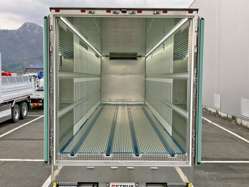 門口周りはステンレス製です。|日野 プロフィア 2DG-FW1AHCの写真9