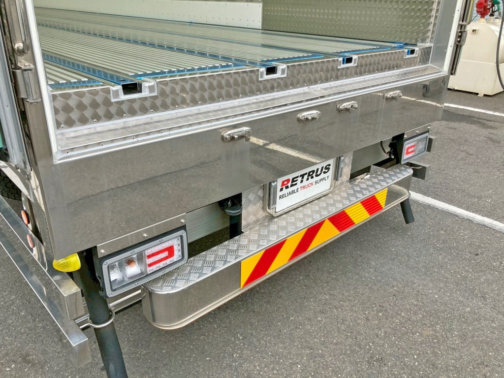 床板後方にウロコステン 及び リヤレールにステンが張られています。|日野 プロフィア 2DG-FW1AHCの写真12