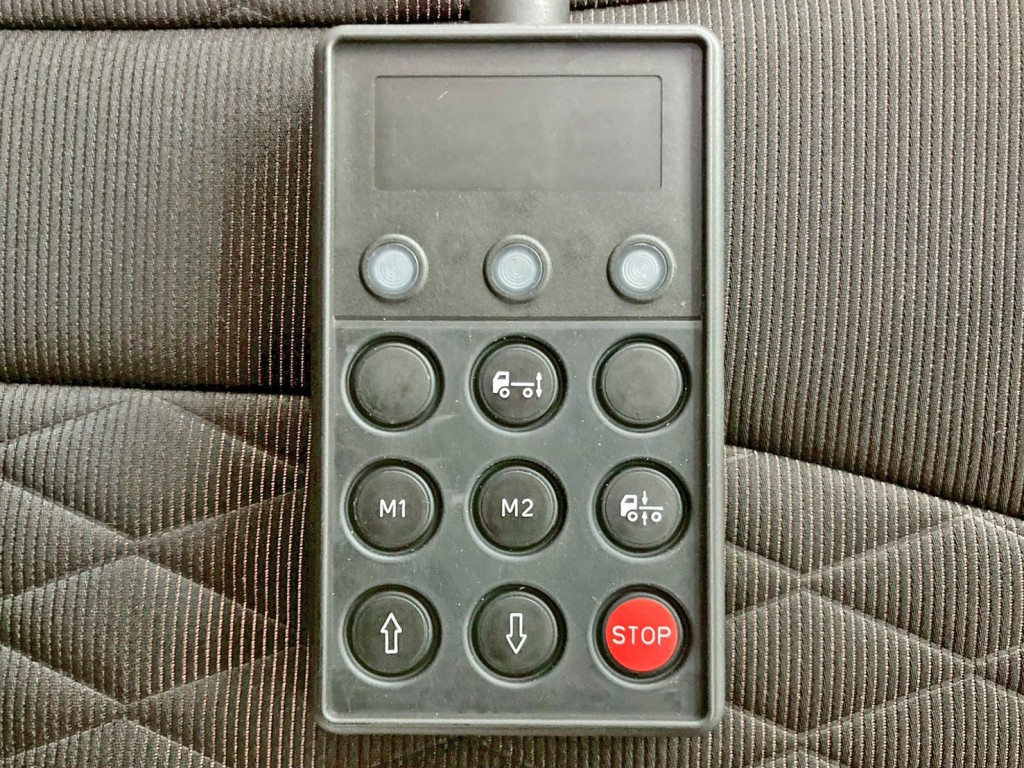 エアサスのコントローラーです。|日野 プロフィア 2DG-FW1AHCの写真37