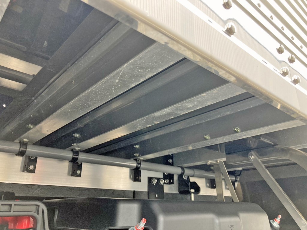 シャーシとネタの状態です。(縦ネタ・横ネタはアルミ製です。床下にステンレスが張られています)|日野 プロフィア 2DG-FW1AHCの写真6