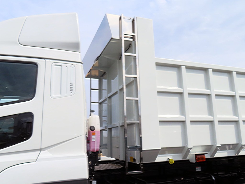 ハシゴ・シートデッキ周りはステンレス製です。|三菱 スーパーグレート 2PG-FV80VZの写真14