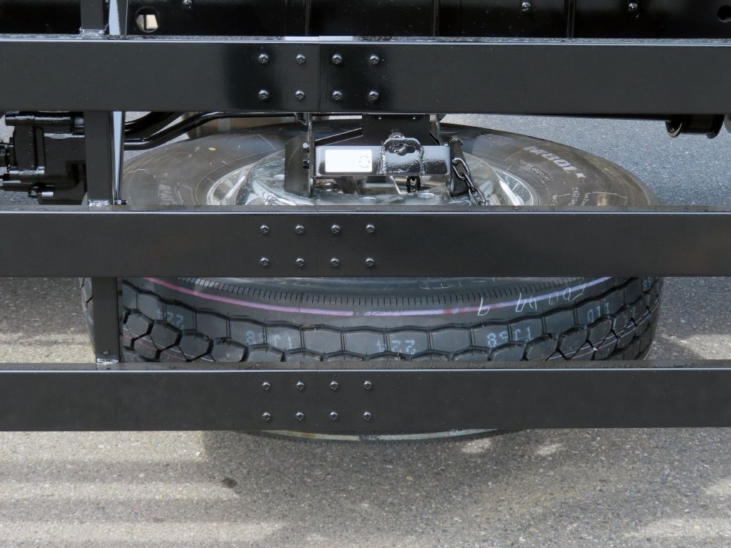 スペアタイヤ付きです。|三菱 スーパーグレート 2PG-FV80VZの写真16