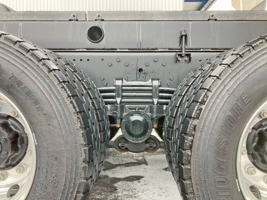 リーフサスです。|三菱 スーパーグレート 2PG-FV80VZの写真5