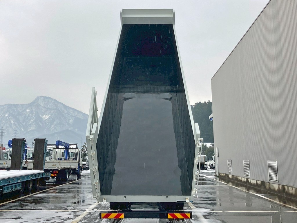 床は鉄板です。|三菱 スーパーグレート 2PG-FV80VZの写真8