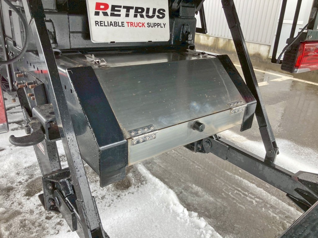 リヤに工具箱が付いています。|三菱 スーパーグレート 2PG-FV80VZの写真19