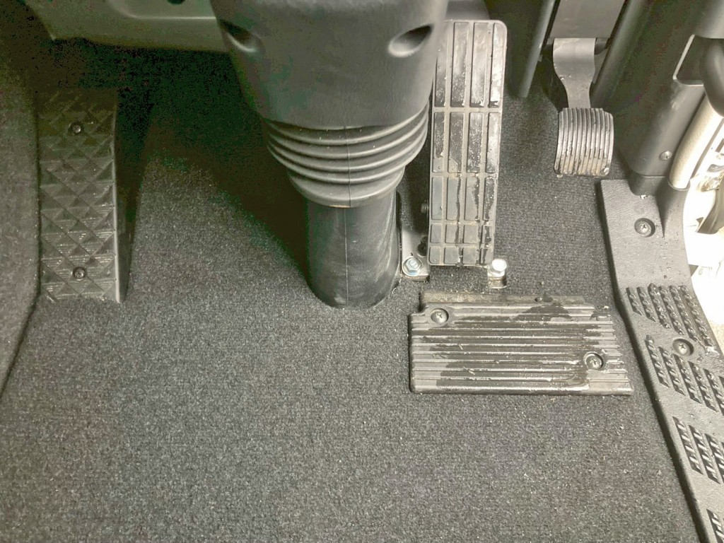 2ペダル仕様です。|三菱 スーパーグレート 2PG-FV80VZの写真24