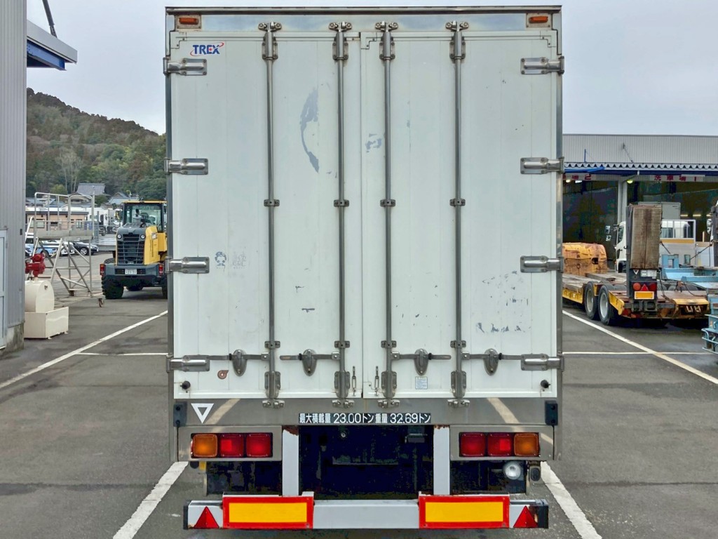 リヤ蝶番・ハンマーロック・キャッチはステンレス製です。(リヤドアの所々にシールはがし跡があります)|トレクス  PFB34116の写真19