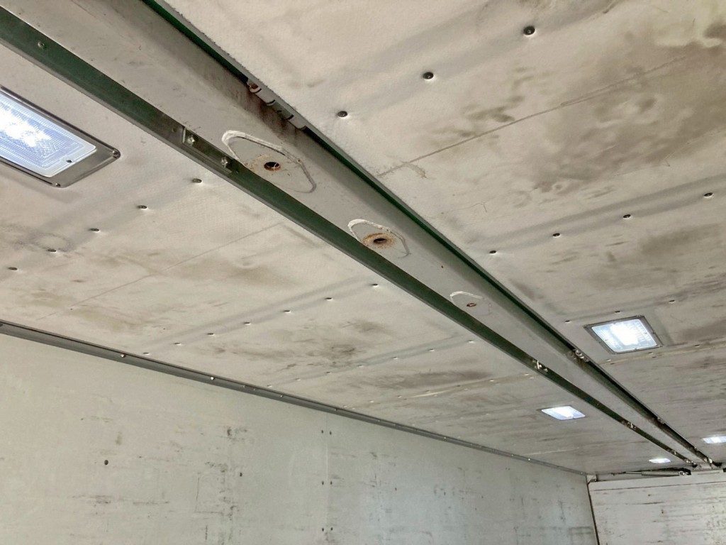 突っ張り棒の差し込み口です。(上部)|トレクス PFB34116の写真23