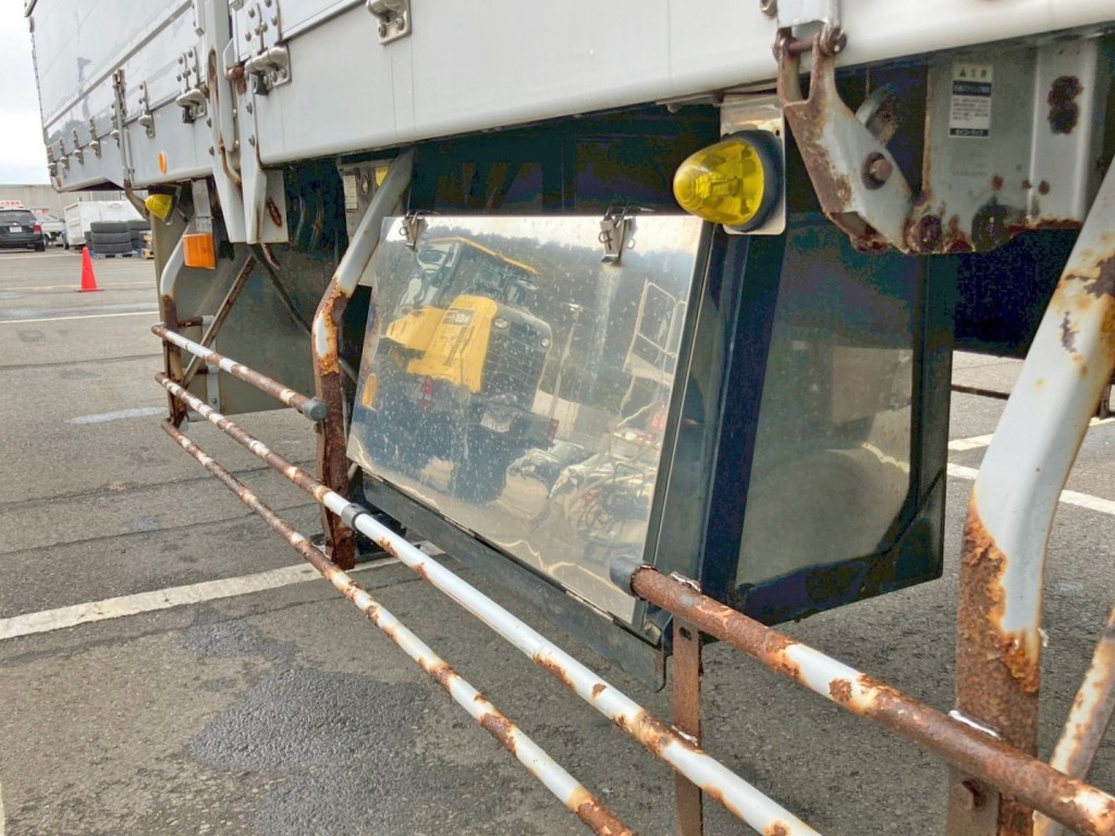 助手席側にステンレス製の工具箱が付いています。|トレクス PFB34116の写真29