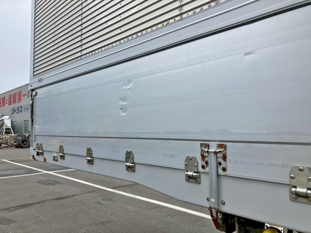 助手席側アオリ前方にヘコミがあります。|トレクス  PFB34116の写真36