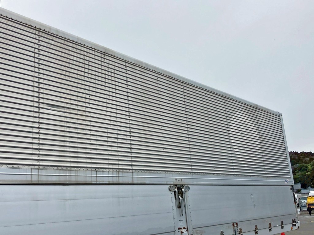 運転席側ウイング羽根中央部にヘコミがあります。|トレクス  PFB34116の写真37