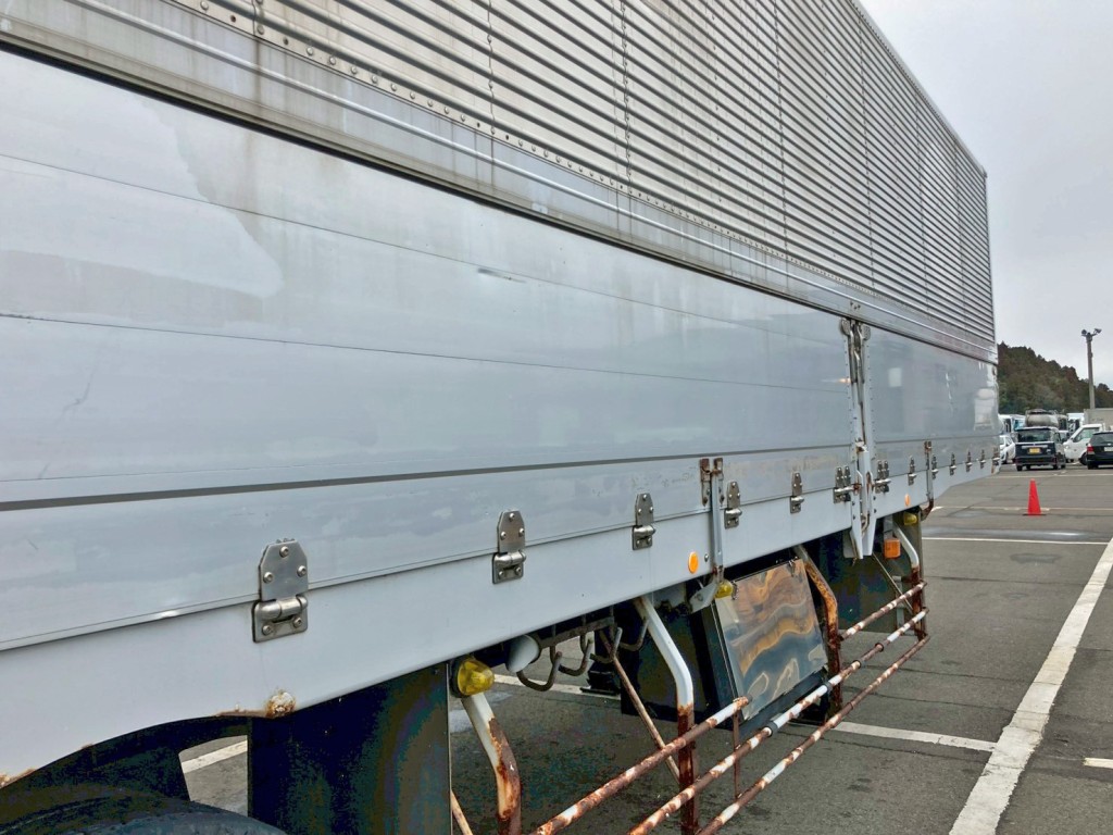 運転席側アオリ中央部にヘコミがあります。|トレクス  PFB34116の写真38