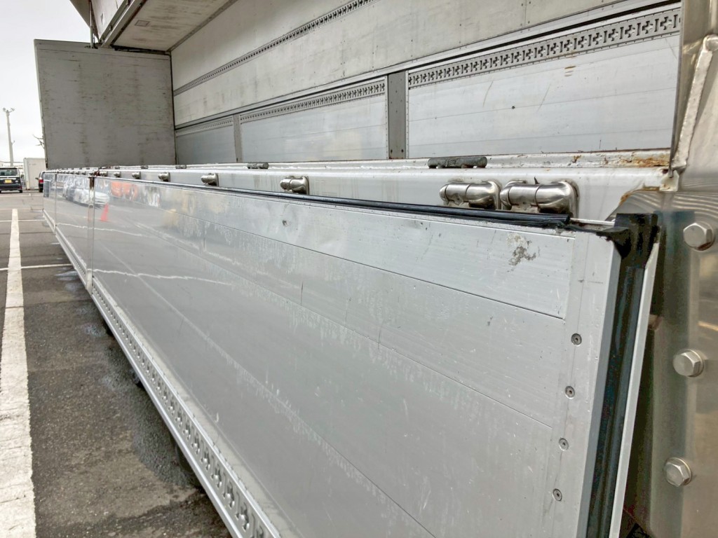 助手席側アオリ後方の所々にヘコミがあります。|トレクス  PFB34116の写真40