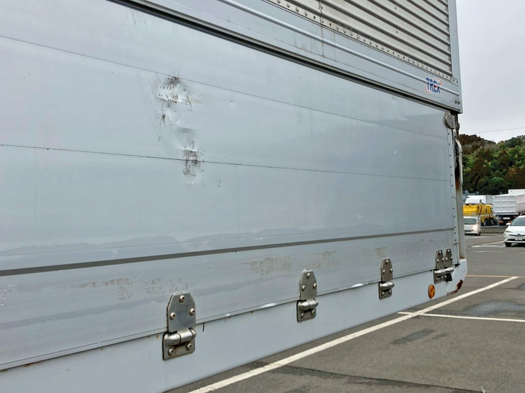 運転席側アオリ前方にヘコミがあります。|トレクス PFB34116の写真41