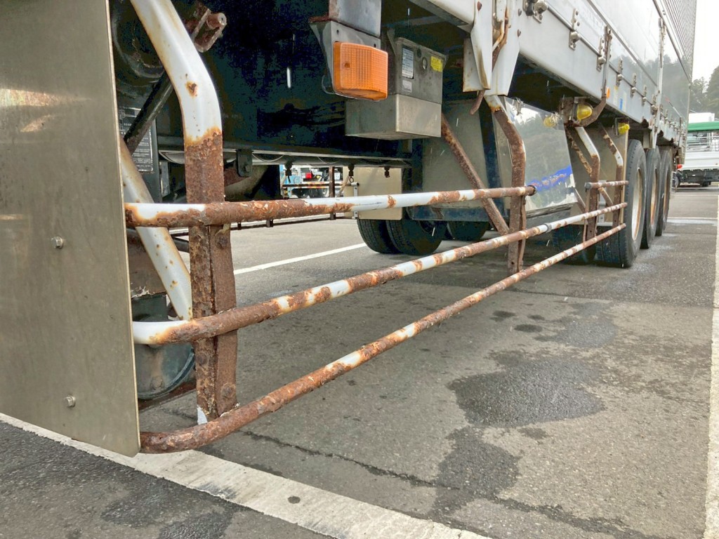 助手席側サイドバンパー全体にサビがあります。|トレクス  PFB34116の写真50