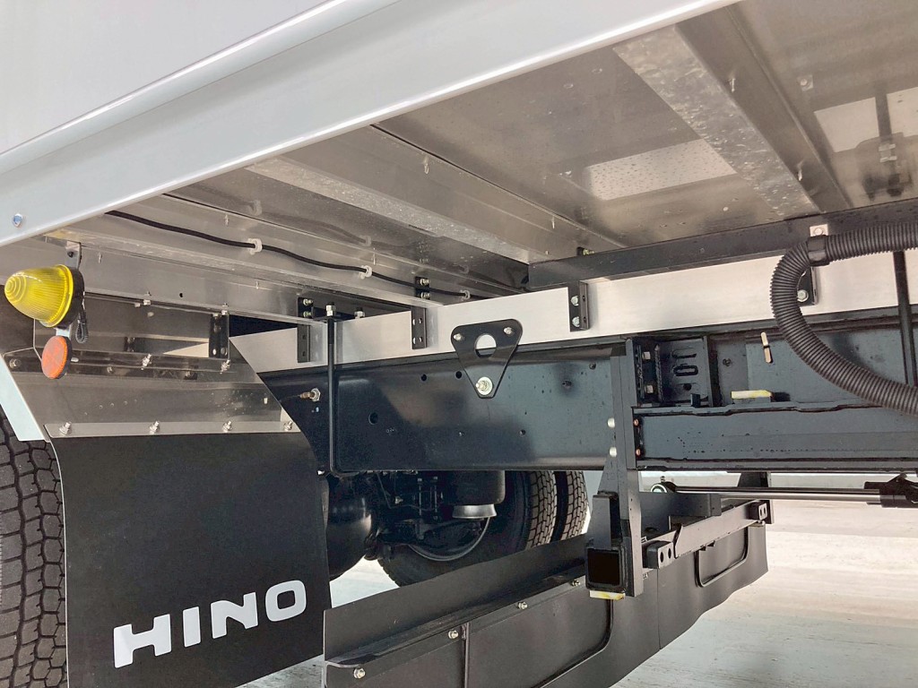 シャーシとネタの状態です。(縦ネタ・横ネタはアルミ製です)|日野 レンジャー 2KG-FD2ABG(2WD)の写真6