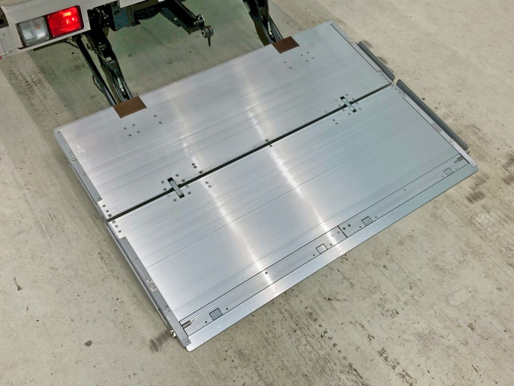 ゲートのステージの状態です。|日野 レンジャー 2KG-FD2ABG(2WD)の写真16