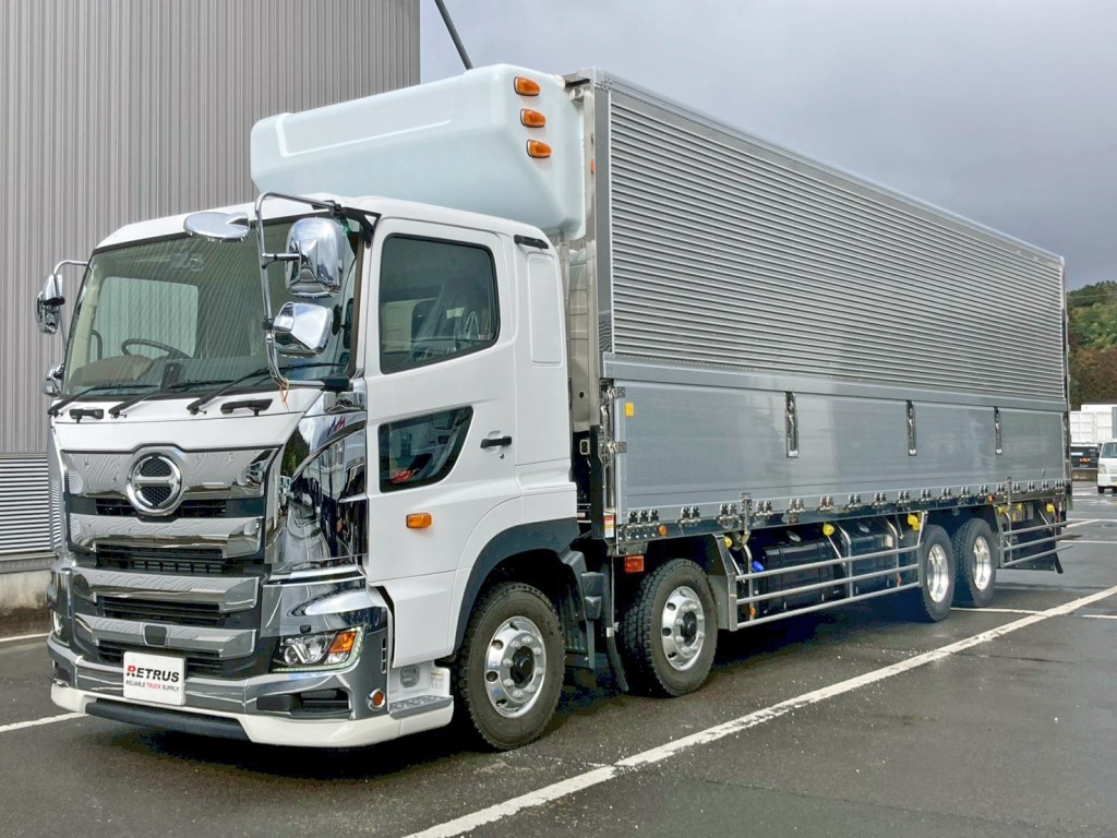 フロント周り、メッキパーツで飾っています|日野 プロフィア 2DG-FW1AHCの写真1