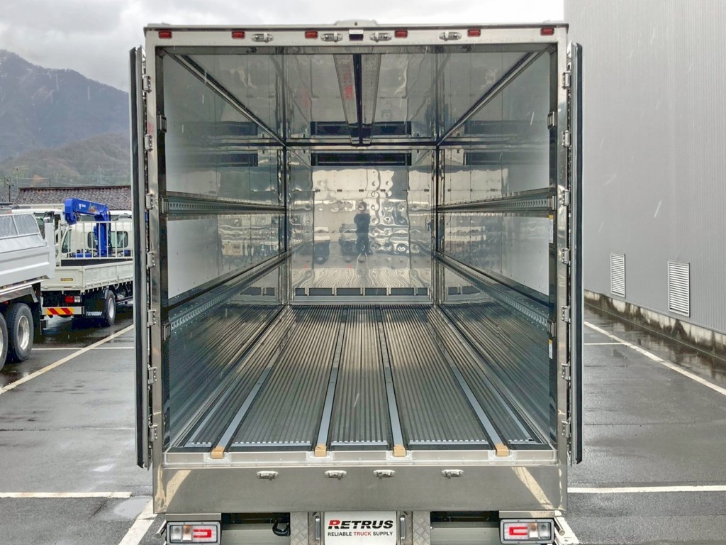 門口周りはステンレス製です。|日野 プロフィア 2DG-FW1AHCの写真9