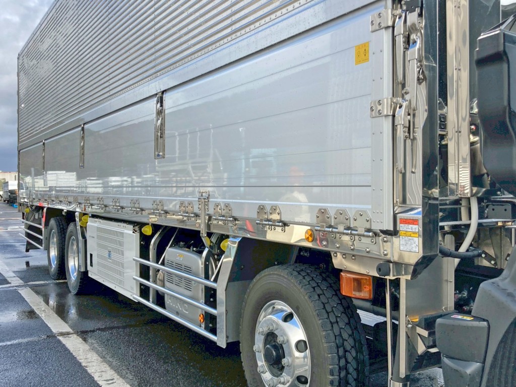 サイド蝶番・キャッチ・セイコーラック・サイドバンパー・フェンダーはステンレス製です。|日野 プロフィア 2DG-FW1AHCの写真16