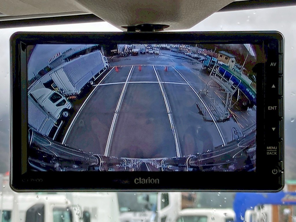 液晶バックモニター付きです。|日野 プロフィア 2DG-FW1AHCの写真25