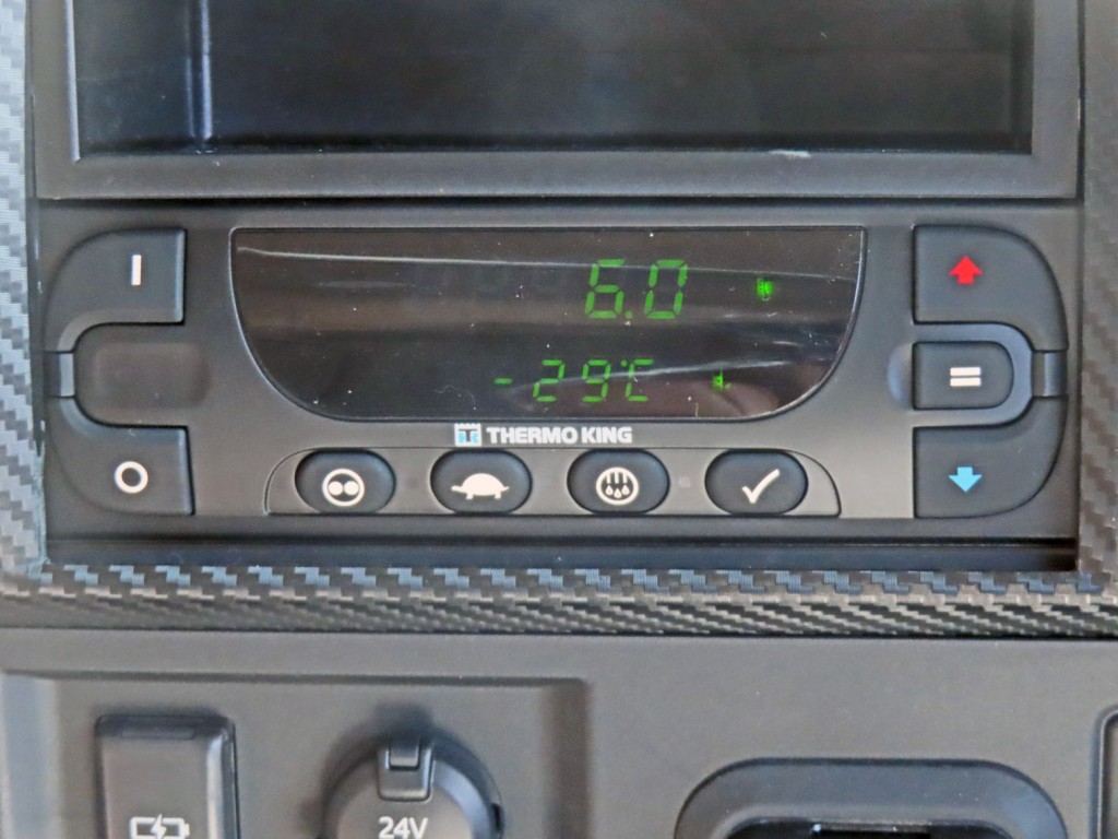 冷凍機は、-29℃設定(低温仕様) 39.5℃スタート 2Hで+6.0℃確認済みです。|日野 プロフィア 2DG-FW1AHCの写真26