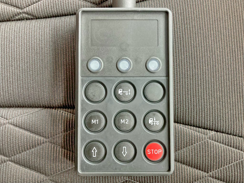 エアサスのコントローラーです。|日野 プロフィア 2DG-FW1AHCの写真28