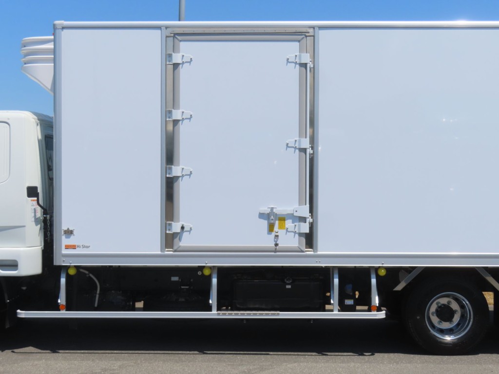 サイドドア付きです。|三菱 ファイター 2KG-FK65F(2WD)の写真9