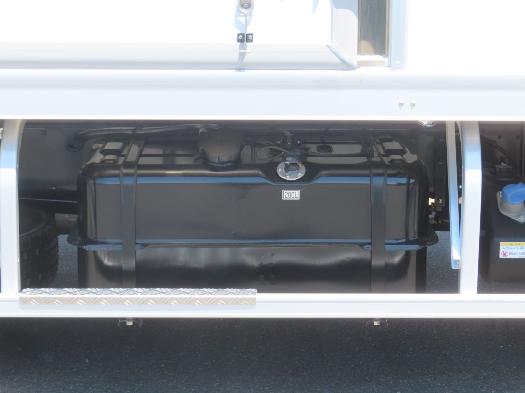 燃料タンクは200Lです。|三菱 ファイター 2KG-FK65F(2WD)の写真16