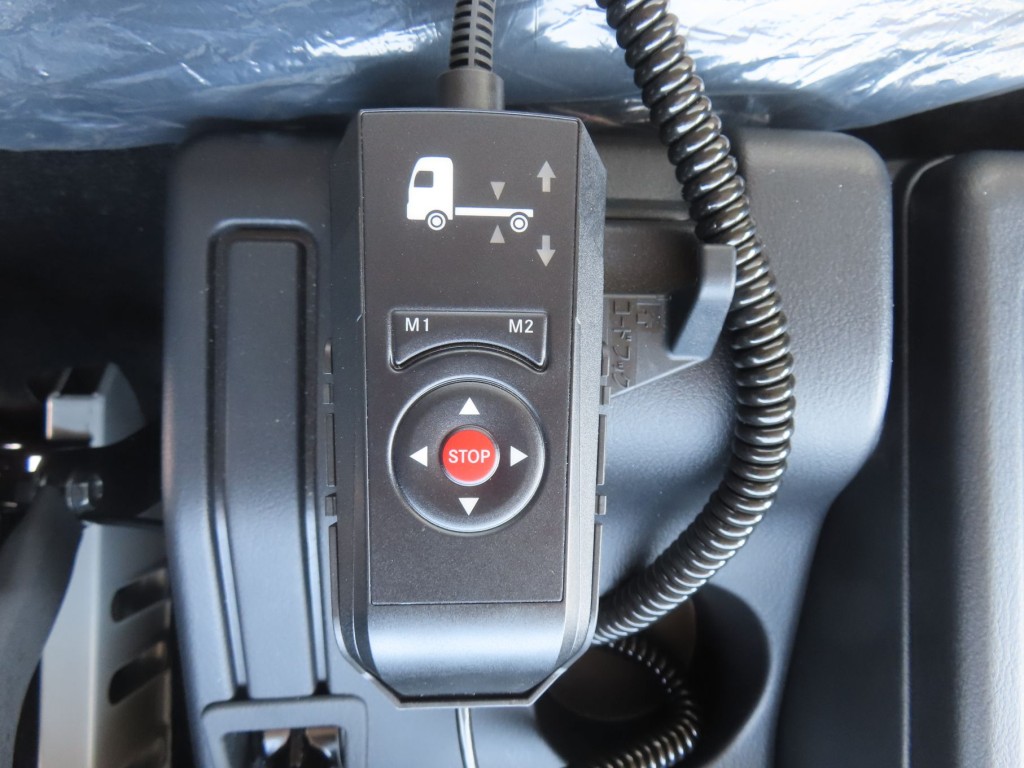 エアサスのコントローラーです。|三菱 ファイター 2KG-FK65F(2WD)の写真18