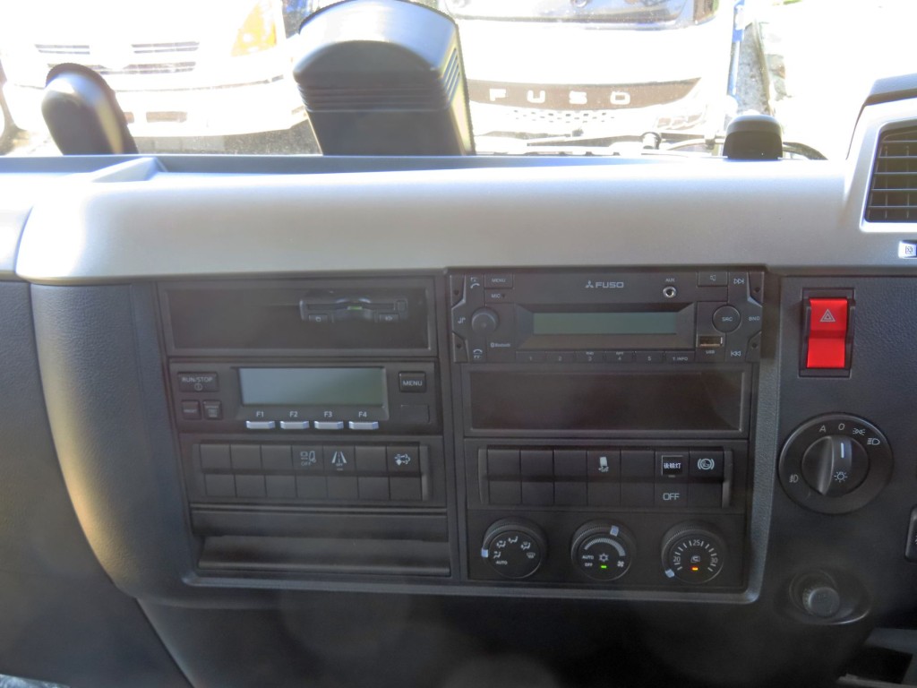 インパネ周りの状態です。|三菱 ファイター 2KG-FK65F(2WD)の写真20
