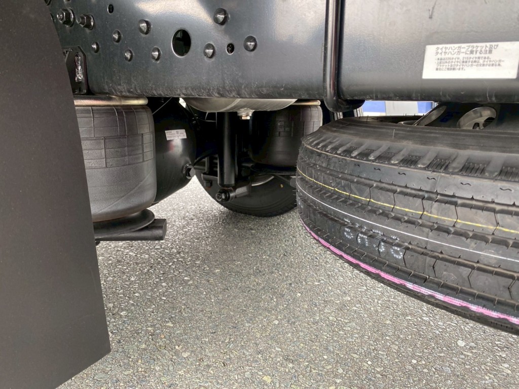 リアエアサスです|三菱 ファイター 2KG-FK65F(2WD)の写真5