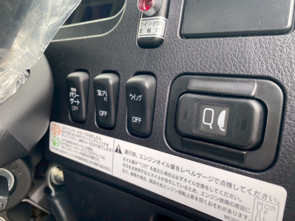 ウイングとパワーゲートのスイッチです|三菱 ファイター 2KG-FK65F(2WD)の写真18