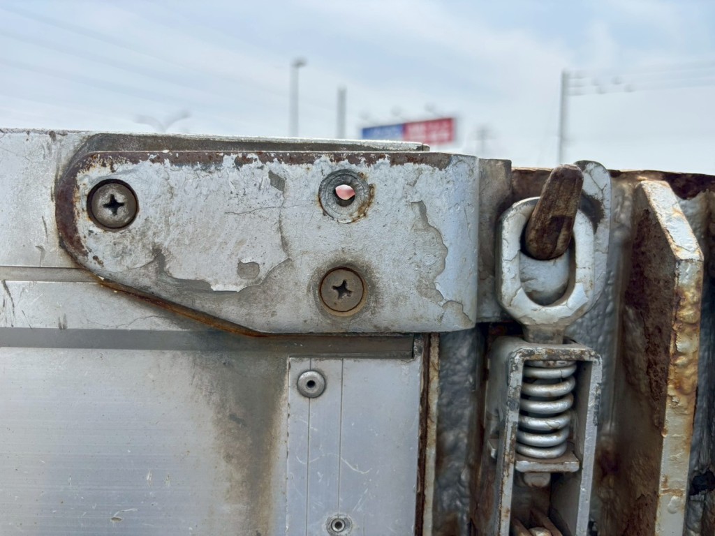 アオリロック取付ボルト緩み・欠品箇所あります。|UDトラックス クオン QKG-CG5ZMの写真22