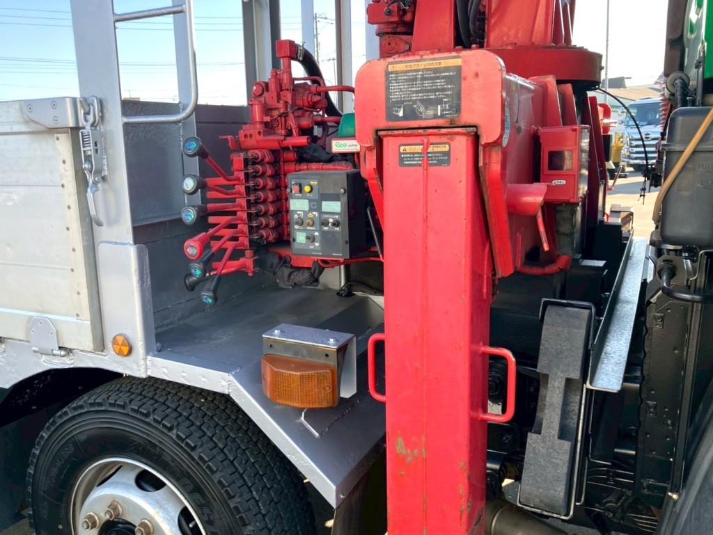 クレーンの操作レバーです。|UDトラックス クオン QKG-CG5ZMの写真25