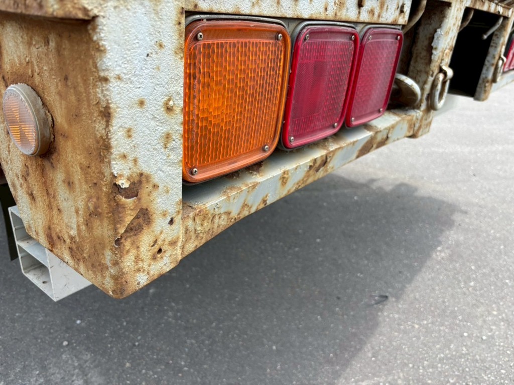 助手席側テールランプ下側、リヤレール曲がりあります。|UDトラックス クオン QKG-CG5ZMの写真29