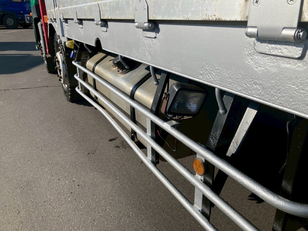 助手席側サイドバンパー曲がりあります。|UDトラックス クオン QKG-CG5ZMの写真29