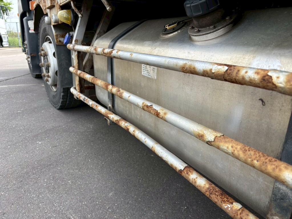 助手席側サイドバンパー曲がりあります。|UDトラックス クオン QKG-CG5ZMの写真35