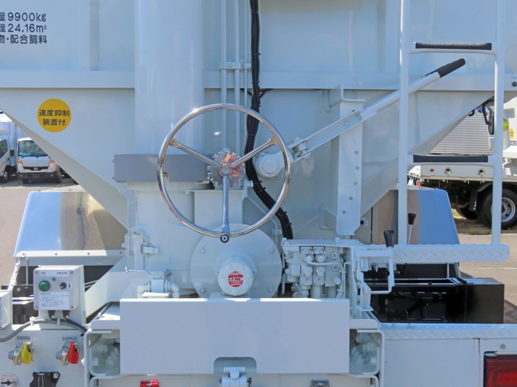 上物の操作ハンドル及びスイッチです。|三菱 スーパーグレート 2KG-FV80VYPの写真16